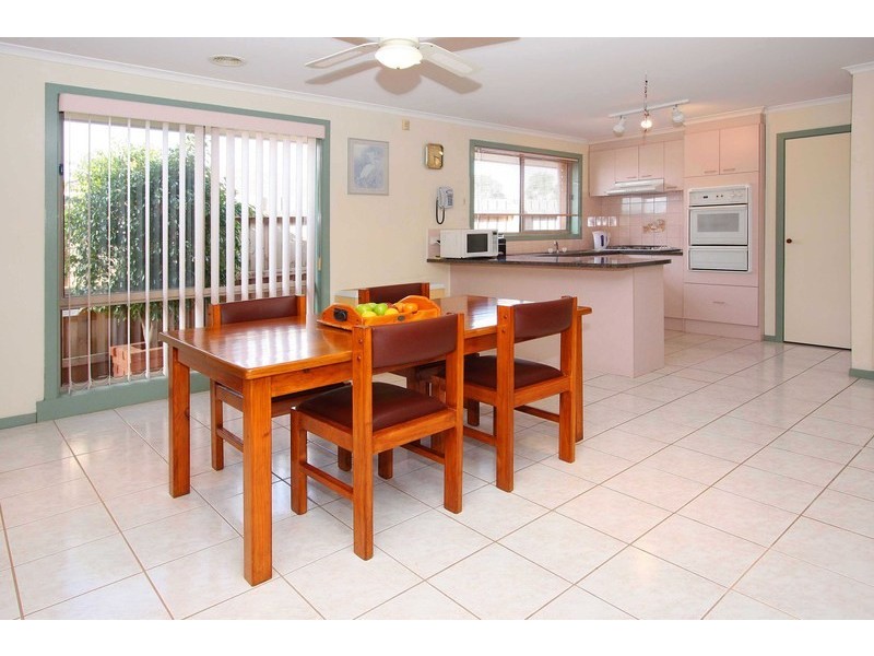 18 Milne Court, Delahey VIC 3037