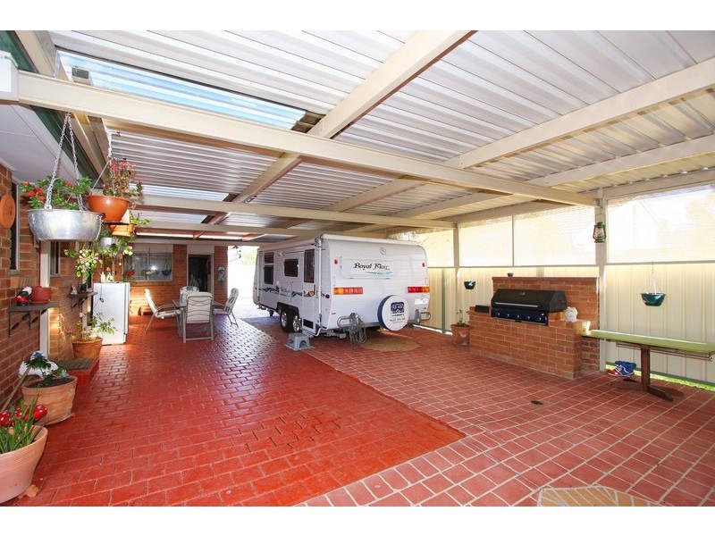 18 Milne Court, Delahey VIC 3037