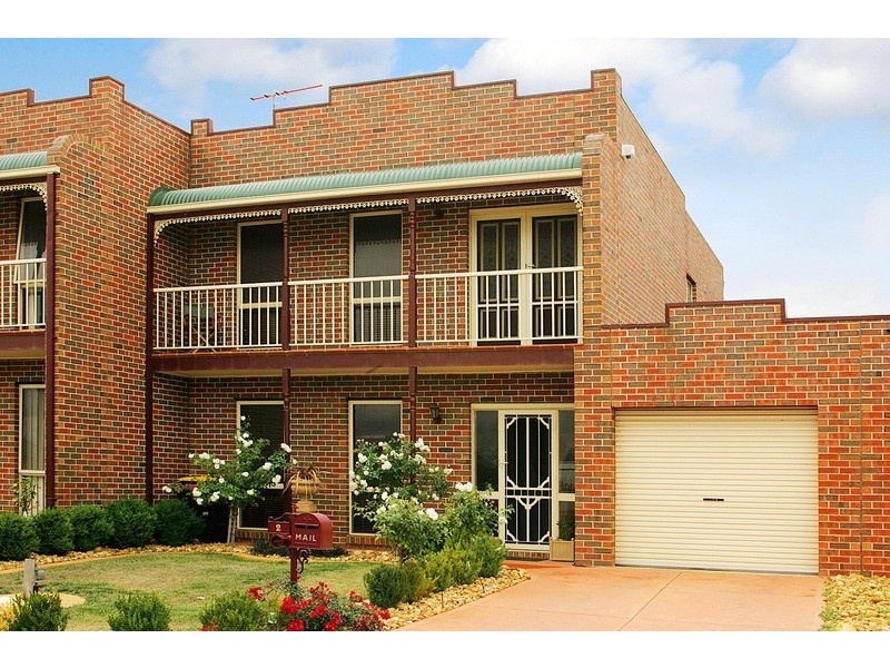 2 Avon Walk, Taylors Hill VIC 3037