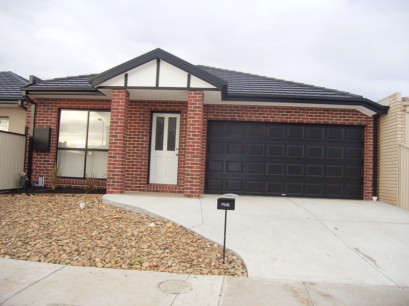 2/1 Westminster Avenue, Hillside VIC 3037