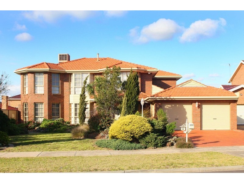 5 Jonathan Court, Taylors Lakes VIC 3038