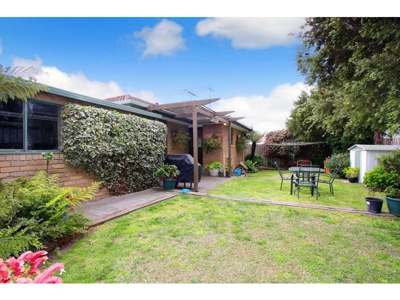 11 Robyn Avenue, St Albans VIC 3021