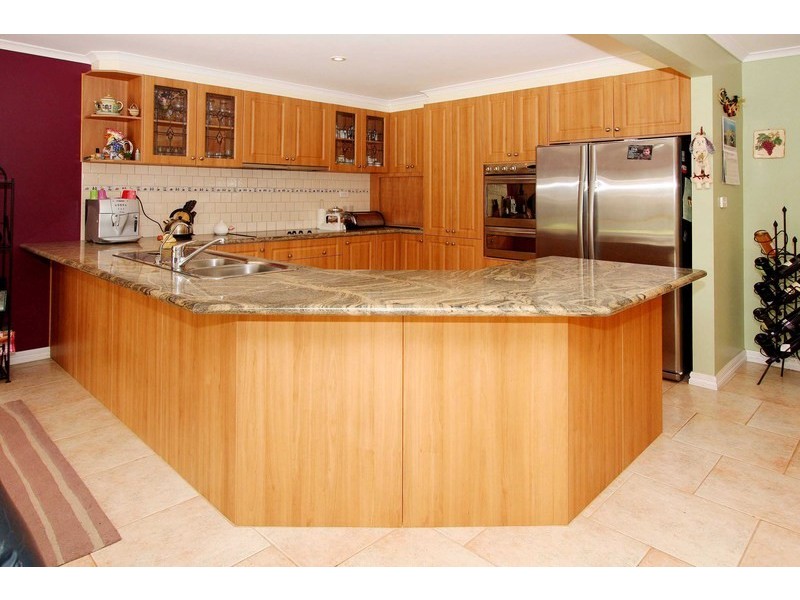 32 Pintail Crescent, Taylors Lakes VIC 3038