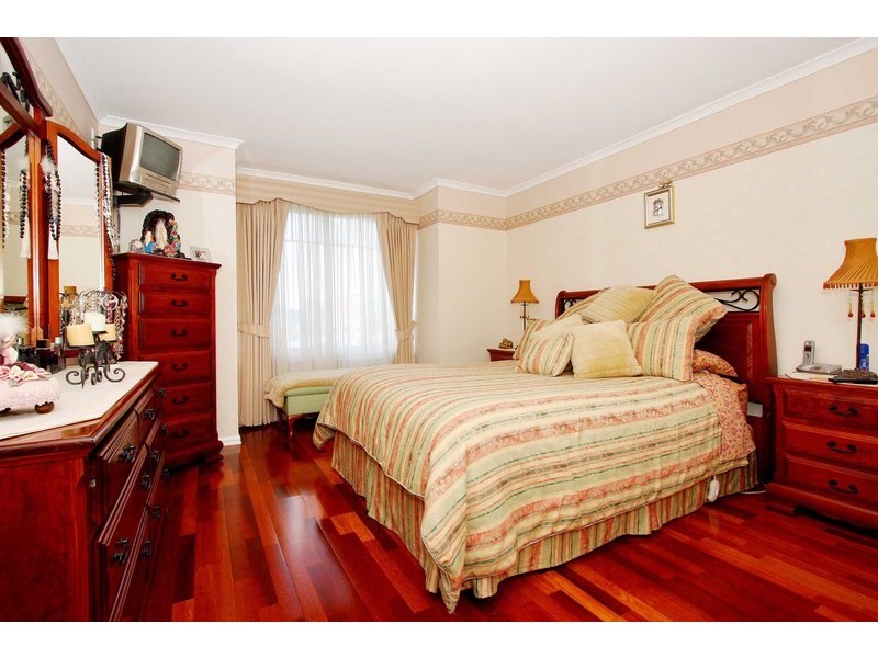 32 Pintail Crescent, Taylors Lakes VIC 3038