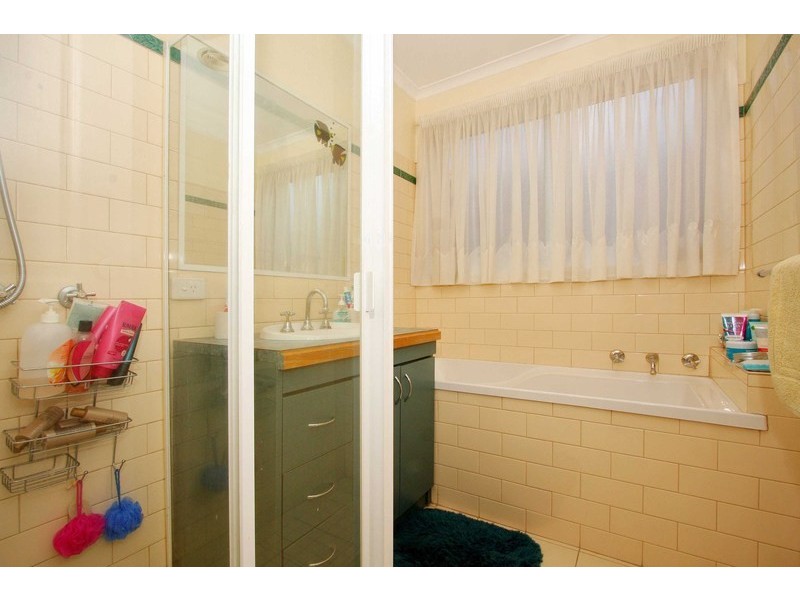 32 Pintail Crescent, Taylors Lakes VIC 3038