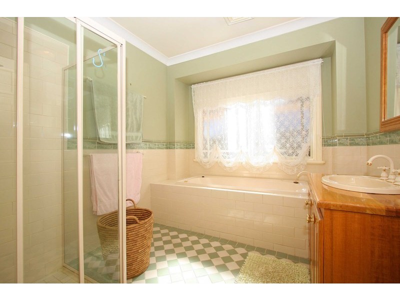 5 Royal Crescent, Hillside VIC 3037