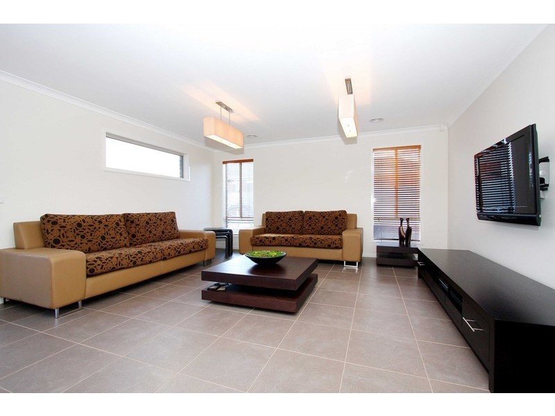 5 Jindabyne Avenue, Taylors Hill VIC 3037