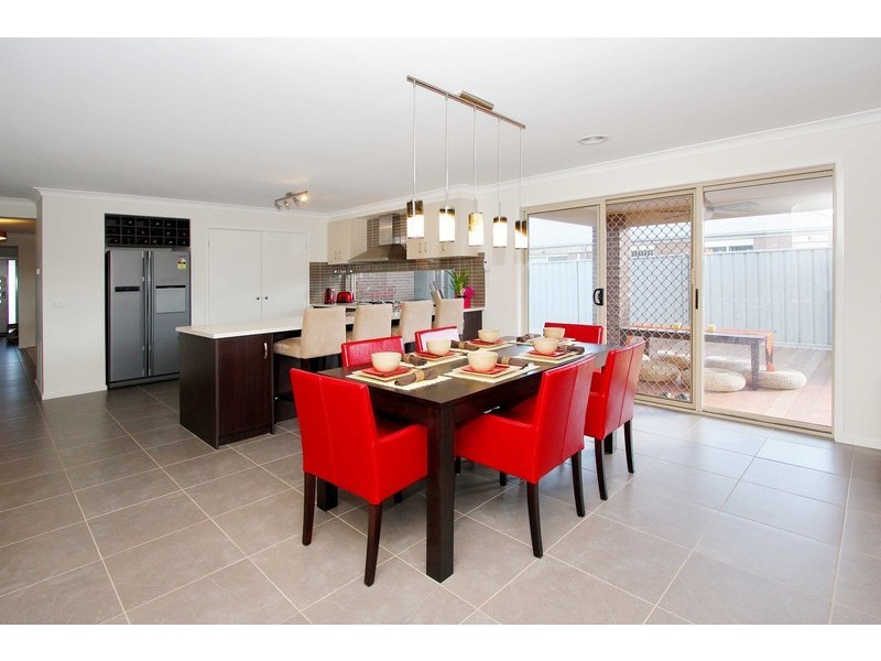 5 Jindabyne Avenue, Taylors Hill VIC 3037