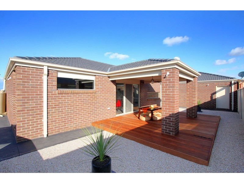 5 Jindabyne Avenue, Taylors Hill VIC 3037