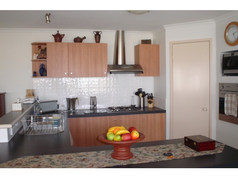 1 Lachlan Lane, Taylors Hill VIC 3037