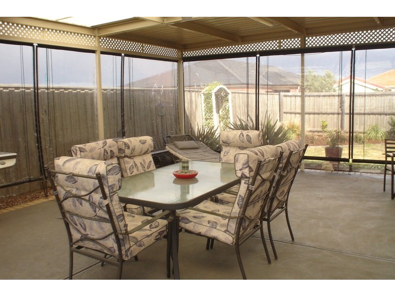 1 Lachlan Lane, Taylors Hill VIC 3037