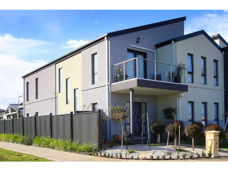 1 Woodburn Avenue, Cairnlea VIC 3023