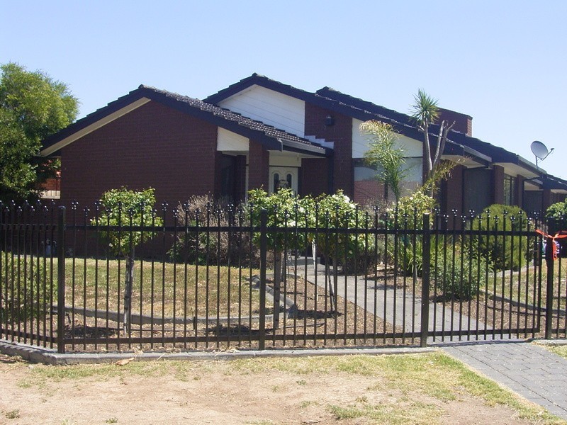 1 Crewen Walk, Keilor Downs VIC 3038