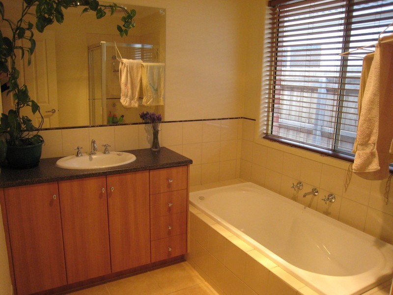 4 Champagne Way, Hillside VIC 3037