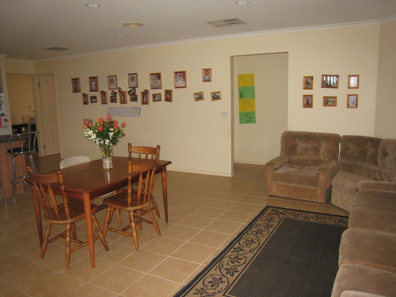 4 Champagne Way, Hillside VIC 3037