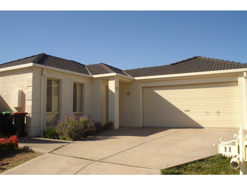 11 Caddick Gardens, Caroline Springs VIC 3023