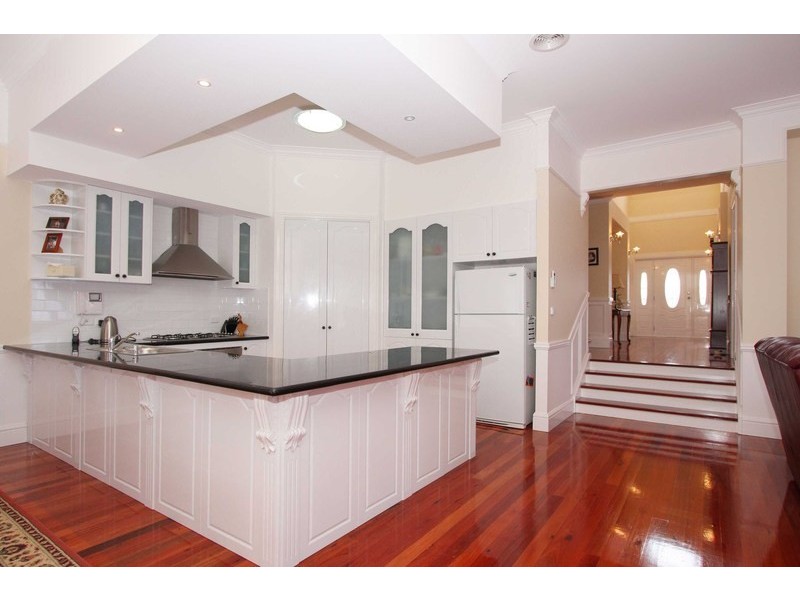 81 Hillcrest Drive, Hillside VIC 3037