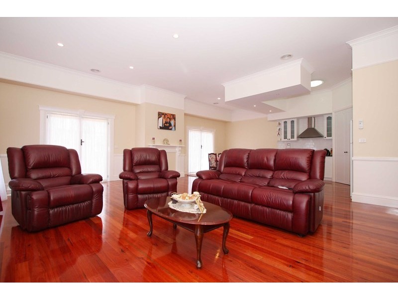 81 Hillcrest Drive, Hillside VIC 3037