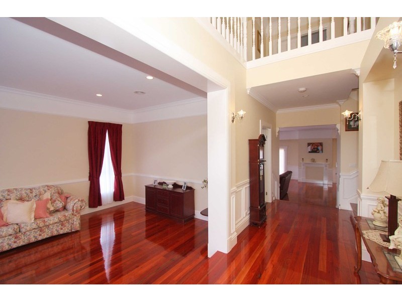 81 Hillcrest Drive, Hillside VIC 3037