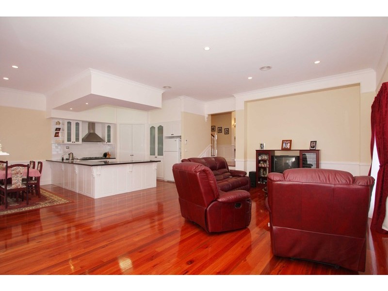 81 Hillcrest Drive, Hillside VIC 3037