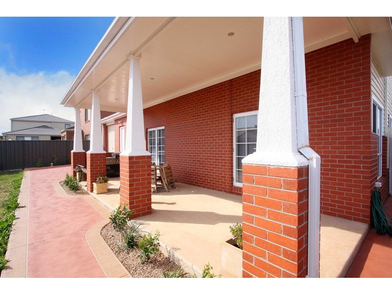 81 Hillcrest Drive, Hillside VIC 3037