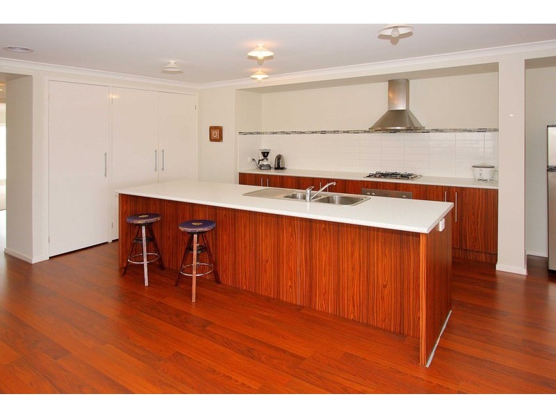 9 The Willows, Hillside VIC 3037