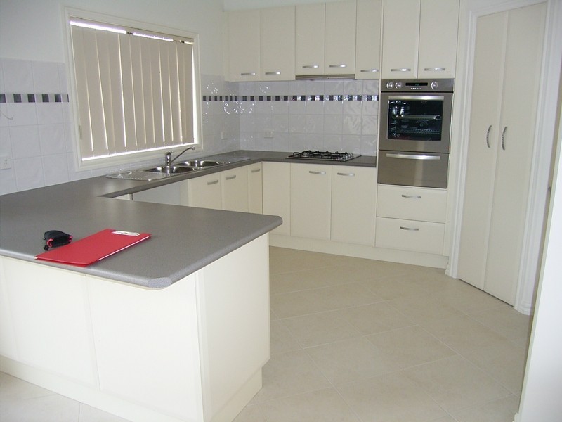 2/60 Blendon Avenue, St Albans VIC 3021