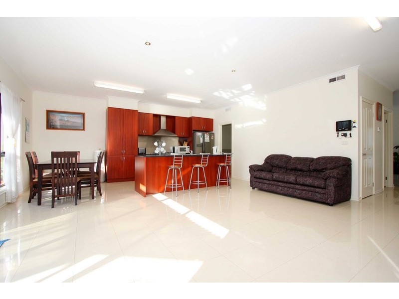 1 Woodburn Avenue, Cairnlea VIC 3023