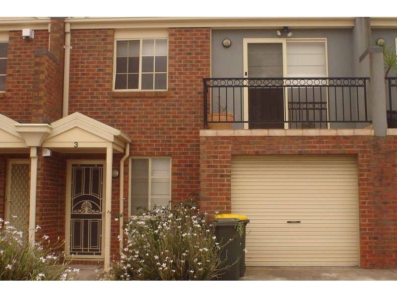 3/2 Silvertree Avenue, Delahey VIC 3037