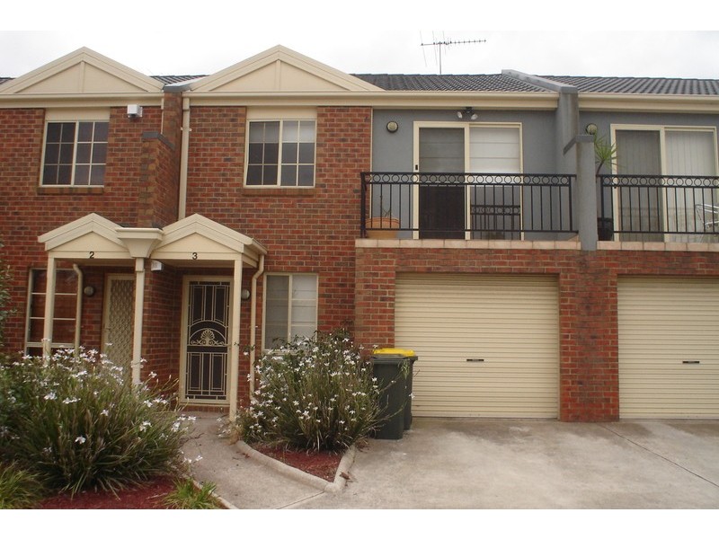 3/2 Silvertree Avenue, Delahey VIC 3037