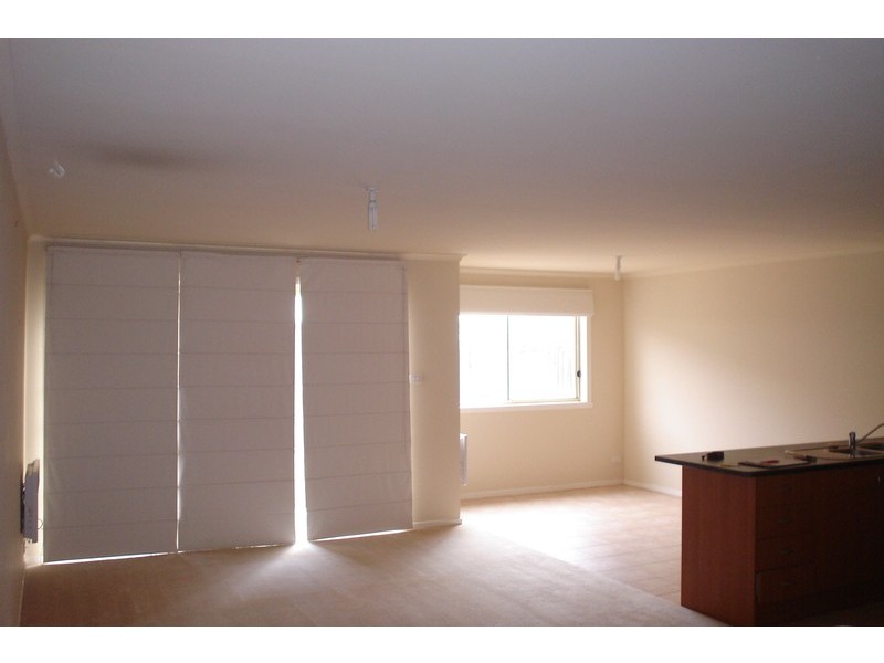 3/2 Silvertree Avenue, Delahey VIC 3037