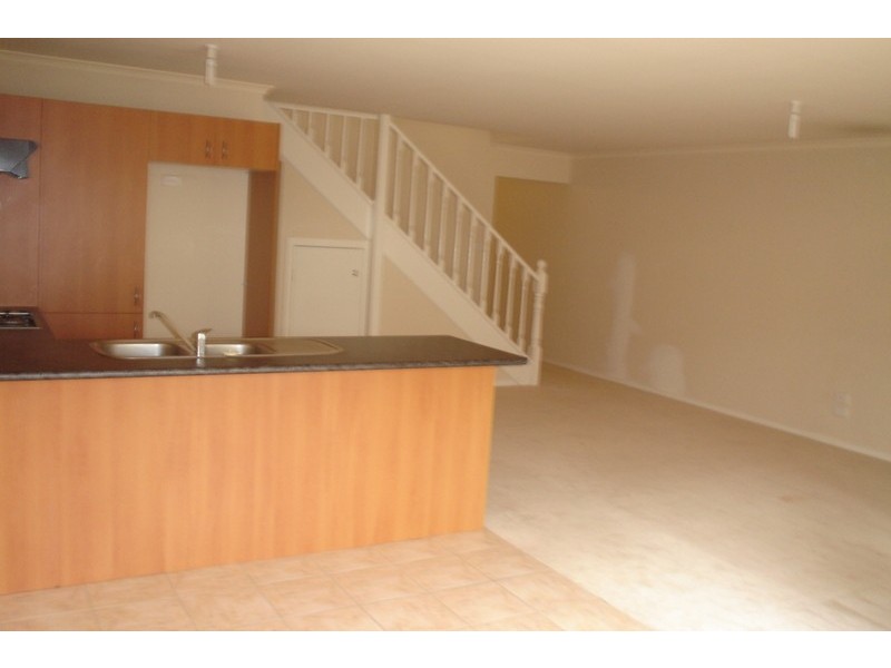 3/2 Silvertree Avenue, Delahey VIC 3037