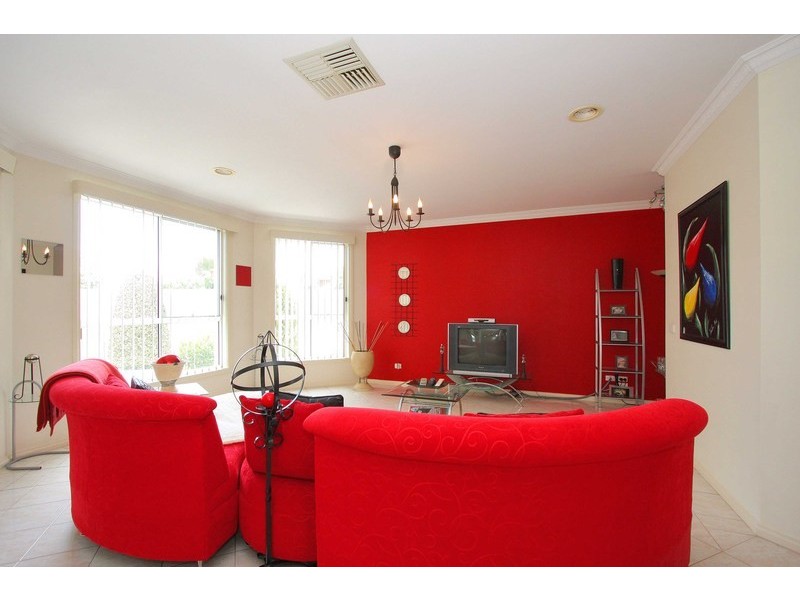 20 Cunningham Court, Taylors Lakes VIC 3038