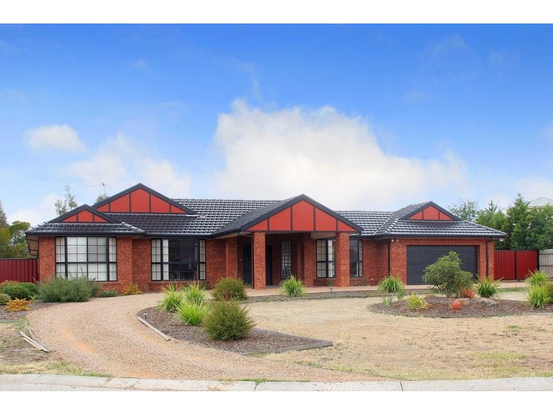 8 Elegan Court, Hillside VIC 3037