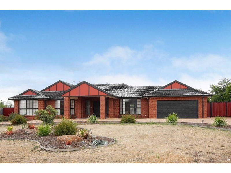 8 Elegan Court, Hillside VIC 3037