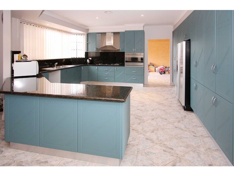 8 Elegan Court, Hillside VIC 3037
