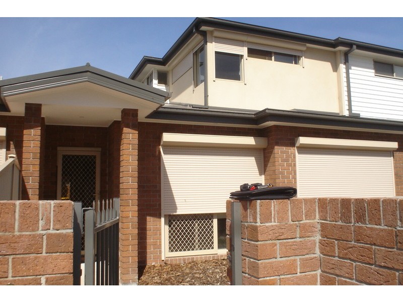 2/8 Bond Avenue, St Albans VIC 3021