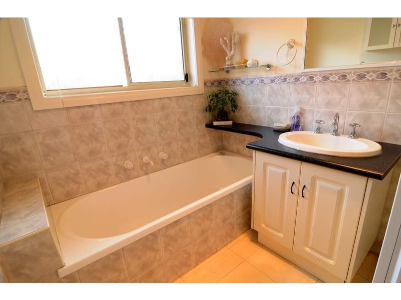 150 Sydenham Road, Delahey VIC 3037