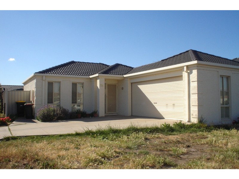 11 Caddick Gardens, Caroline Springs VIC 3023