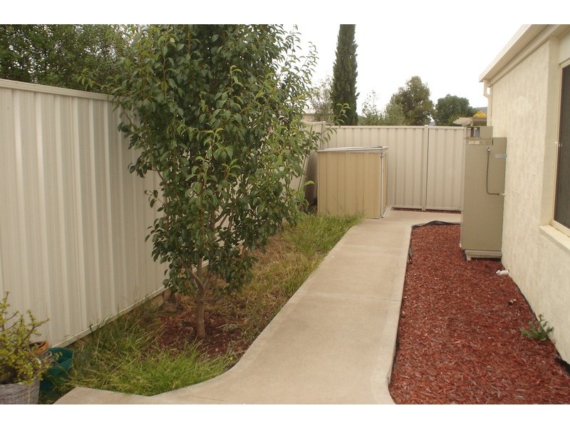 11 Caddick Gardens, Caroline Springs VIC 3023