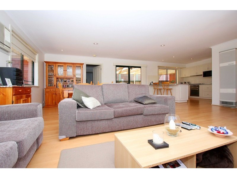 26 Fescue Place, Delahey VIC 3037