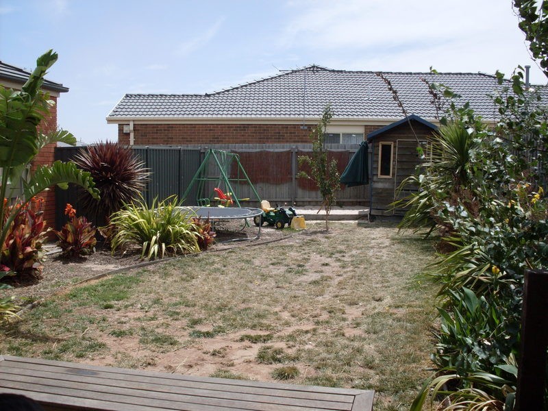 32 University Drive, Taylors Hill VIC 3037