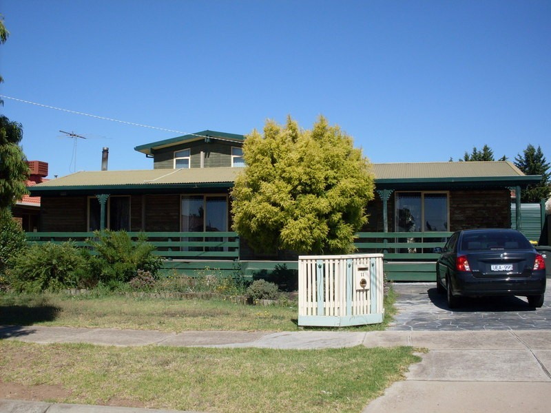 11 Beaumont Court, Sydenham VIC 3037