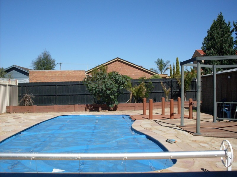 11 Beaumont Court, Sydenham VIC 3037