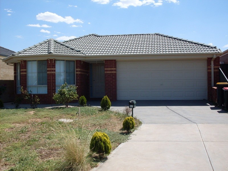 37 Klippel Way, Caroline Springs VIC 3023