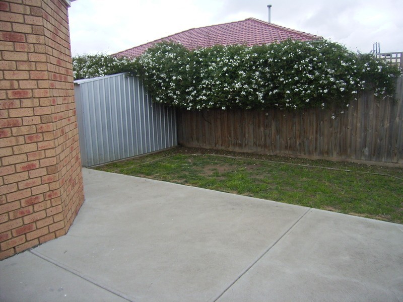 11A Brindalee Way, Hillside VIC 3037