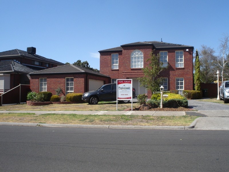 109 Chichester Drive, Taylors Lakes VIC 3038