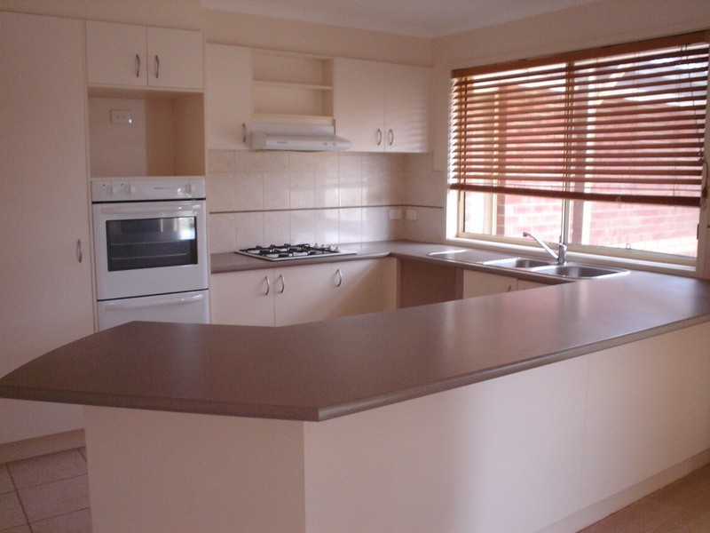 65 Landscape Drive, Hillside VIC 3037