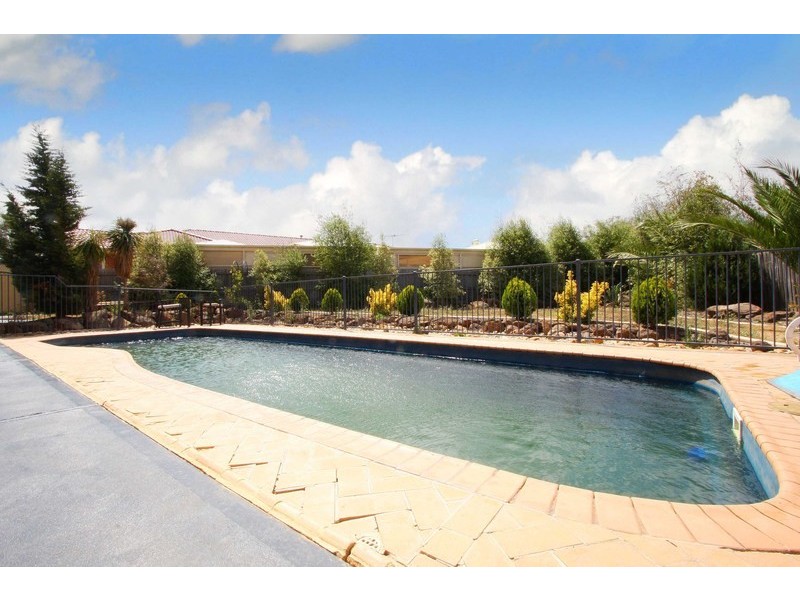 22 Sovereign Way, Hillside VIC 3037