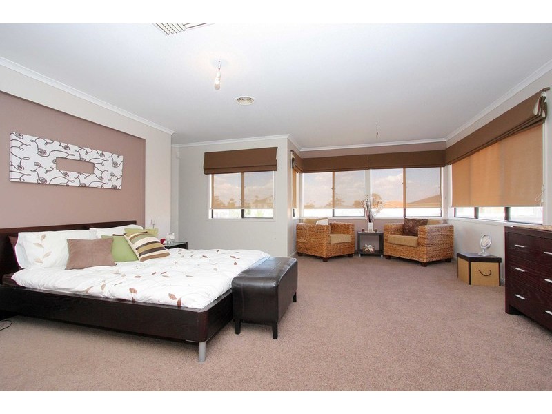 22 Sovereign Way, Hillside VIC 3037